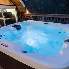 Bass Lake Chalet- A frame with hot tub!
